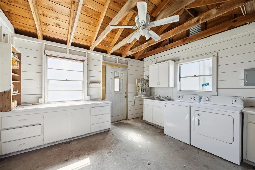 1118 Fm 1697 Burton, TX 77835