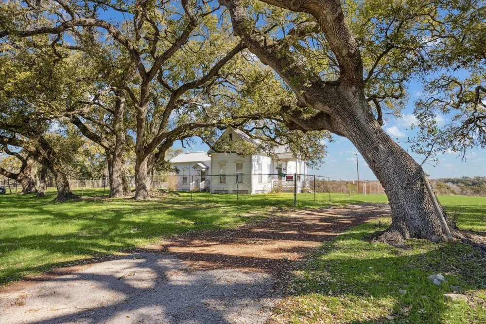 1118 Fm 1697 Burton, TX 77835