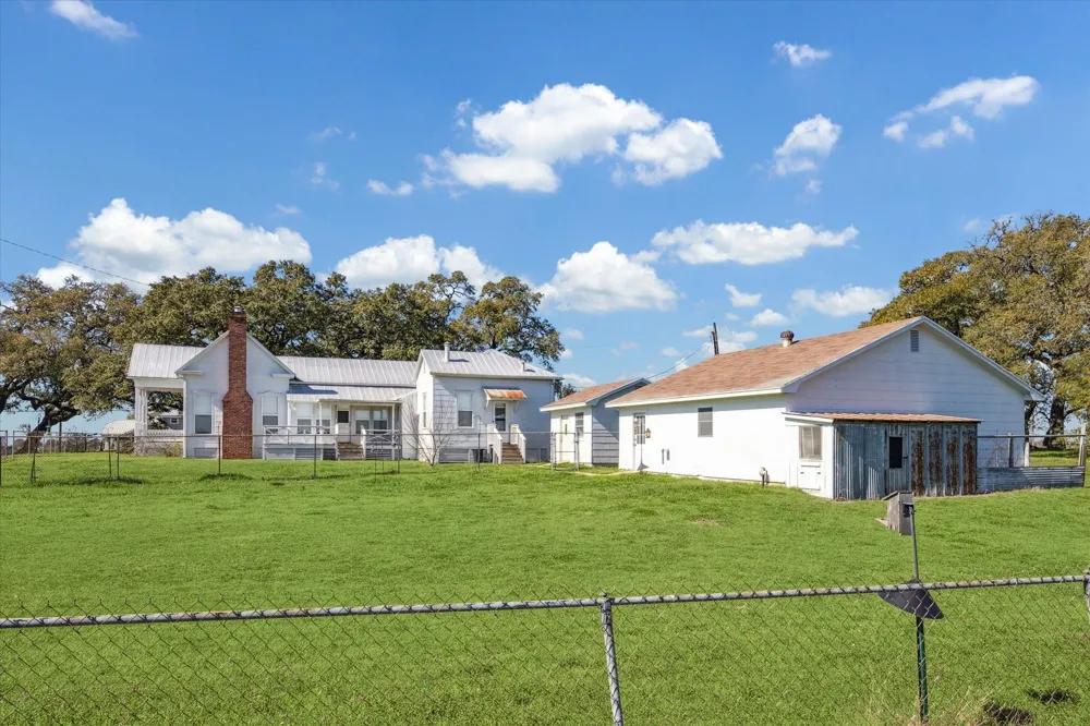 1118 Fm 1697 Burton, TX 77835