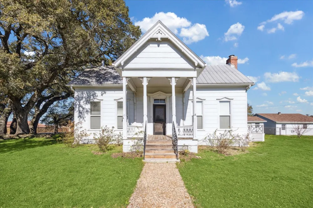 1118 Fm 1697 Burton, TX 77835