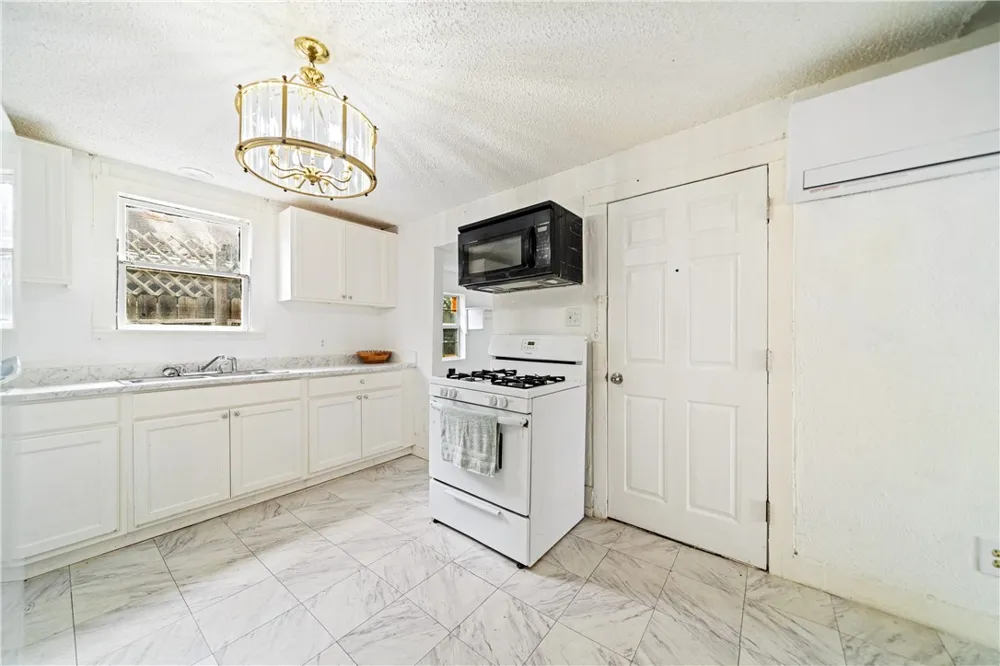 2245 Comanche Street #A Corpus Christi, TX 78408