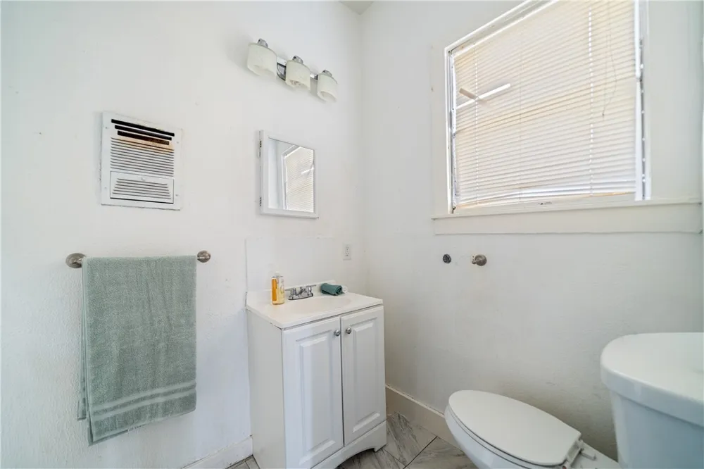 2245 Comanche Street #A Corpus Christi, TX 78408