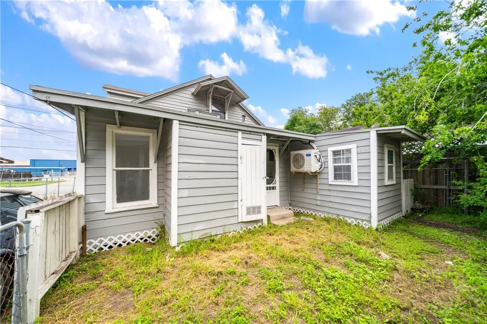 2245 Comanche Street #A Corpus Christi, TX 78408