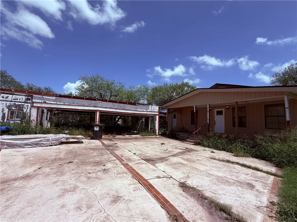 5742 Hidden Valley Loop Sandia, TX 78383