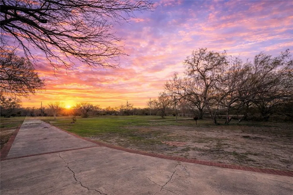 5742 Hidden Valley Loop Sandia, TX 78383