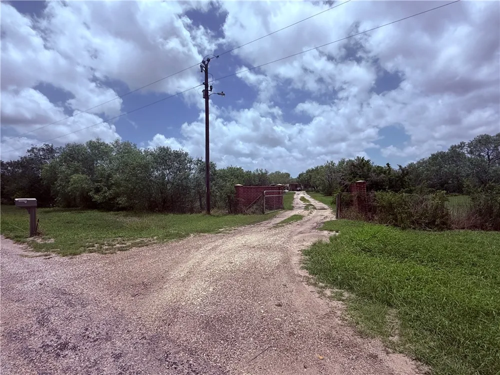 5742 Hidden Valley Loop Sandia, TX 78383