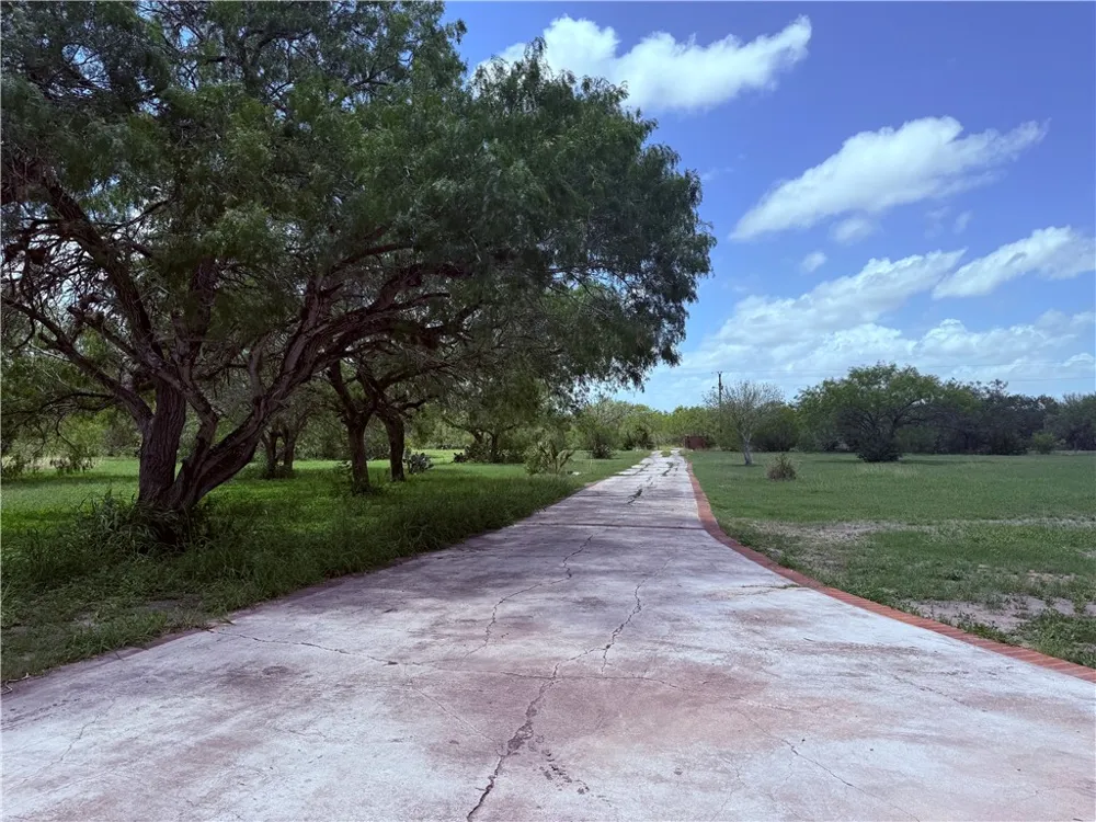 5742 Hidden Valley Loop Sandia, TX 78383
