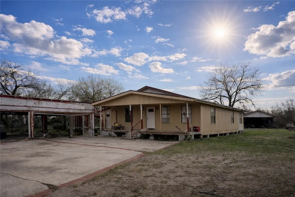 5742 Hidden Valley Loop Sandia, TX 78383