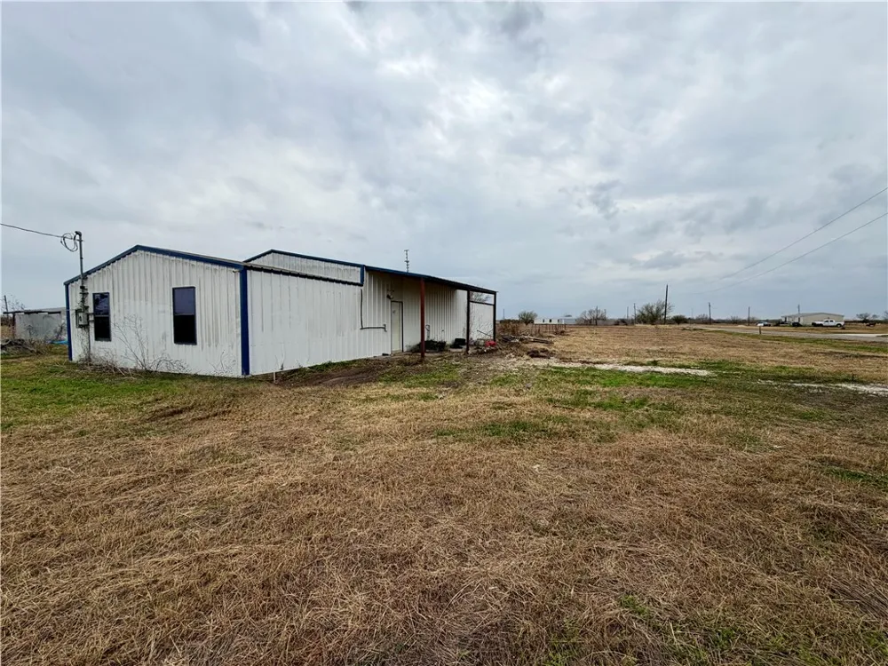 417 Jennifer Loop Orange Grove, TX 78372