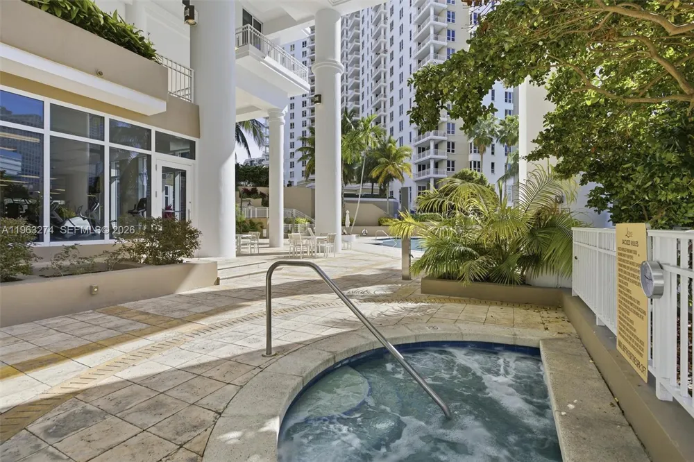 801 Brickell Key Blvd #3209 Miami, FL 33131