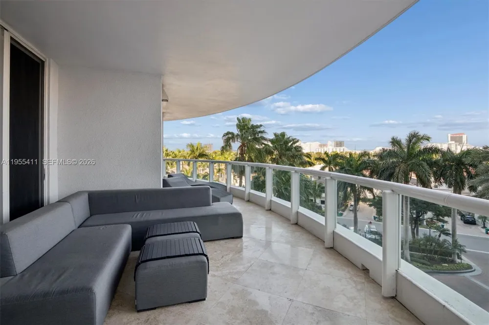 21200 Point Pl #504 Aventura, FL 33180