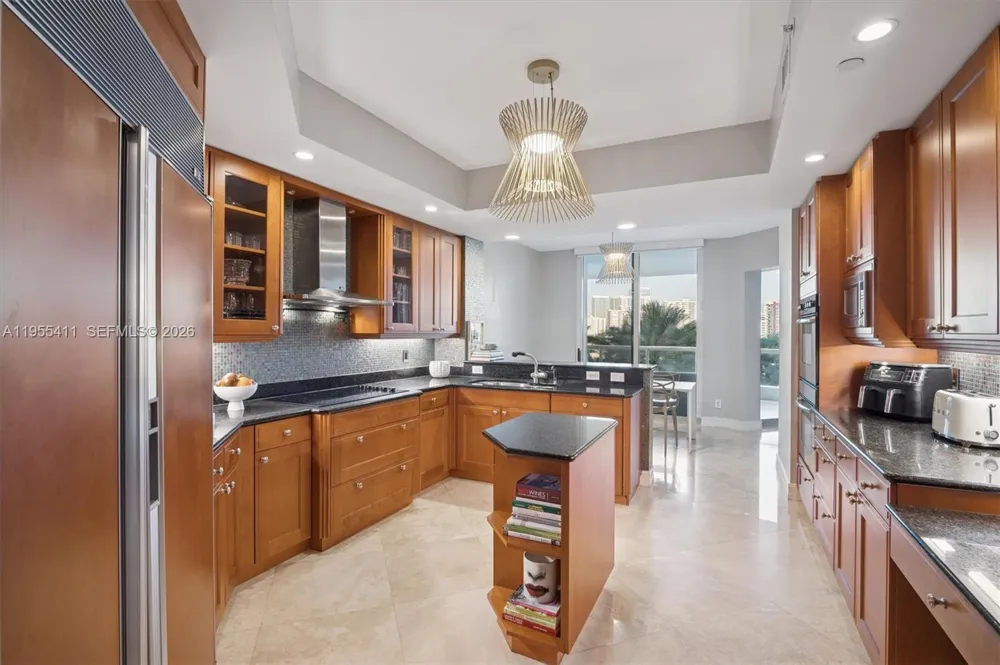 21200 Point Pl #504 Aventura, FL 33180