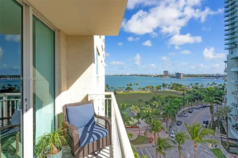 2000 Bayshore Dr #909
