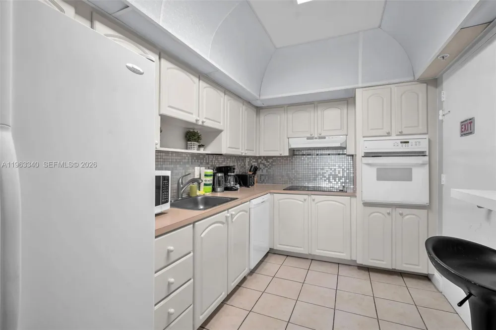 3801 S Ocean Dr #2W Hollywood, FL 33019