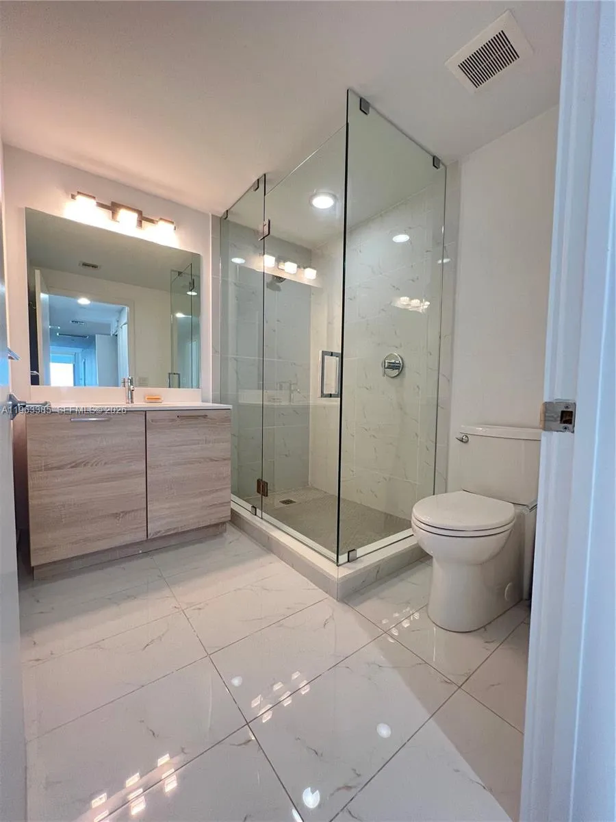 16385 Biscayne Blvd #607 North Miami Beach, FL 33160