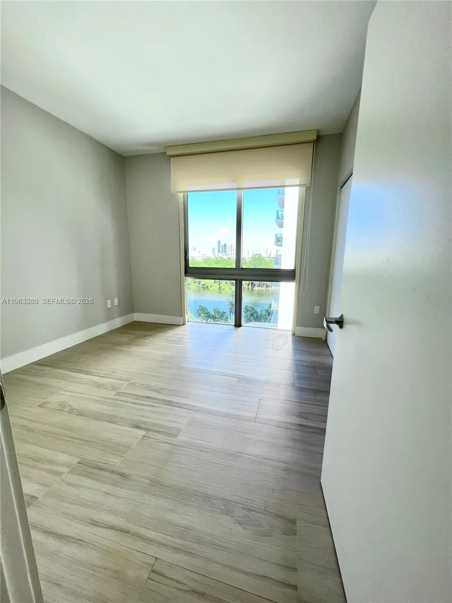 16385 Biscayne Blvd #607 North Miami Beach, FL 33160