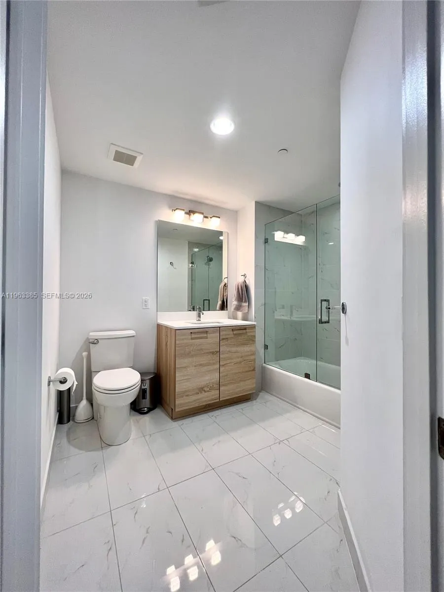 16385 Biscayne Blvd #607 North Miami Beach, FL 33160