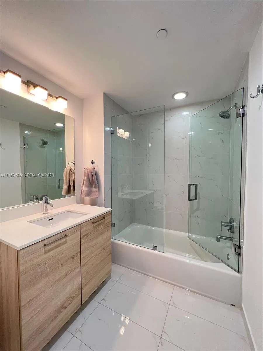16385 Biscayne Blvd #607 North Miami Beach, FL 33160
