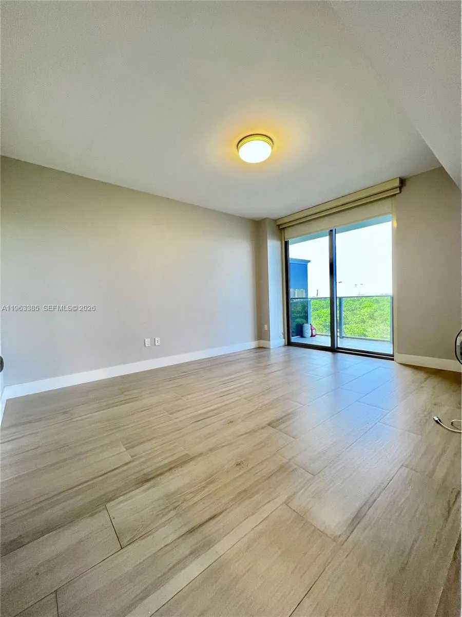 16385 Biscayne Blvd #607 North Miami Beach, FL 33160