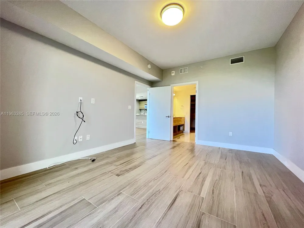 16385 Biscayne Blvd #607 North Miami Beach, FL 33160