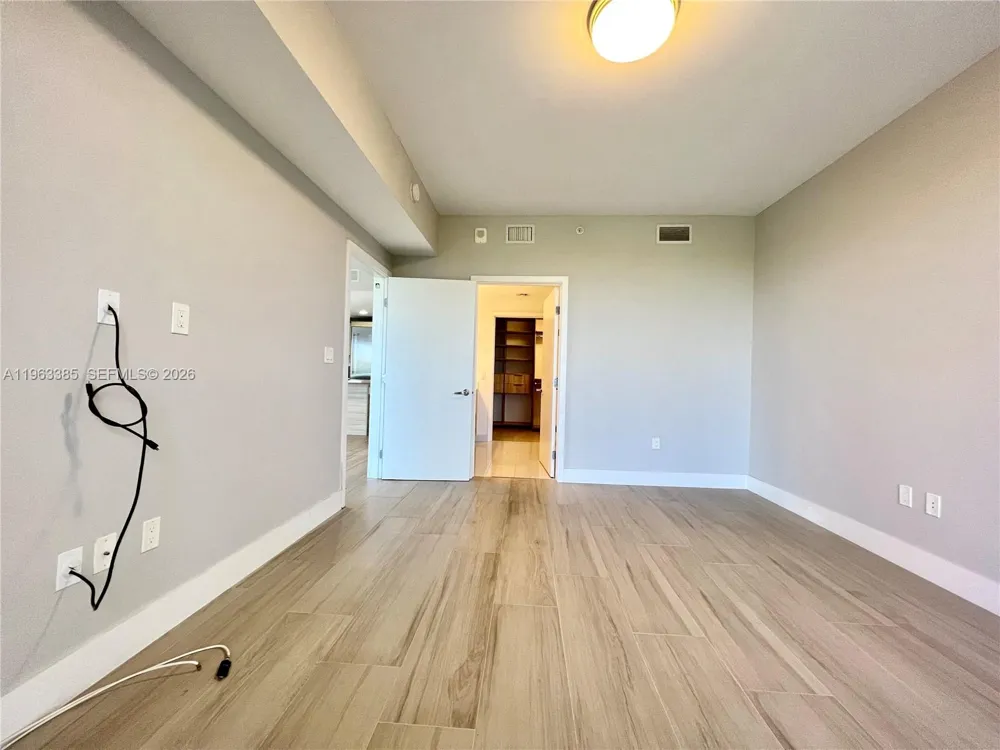 16385 Biscayne Blvd #607 North Miami Beach, FL 33160