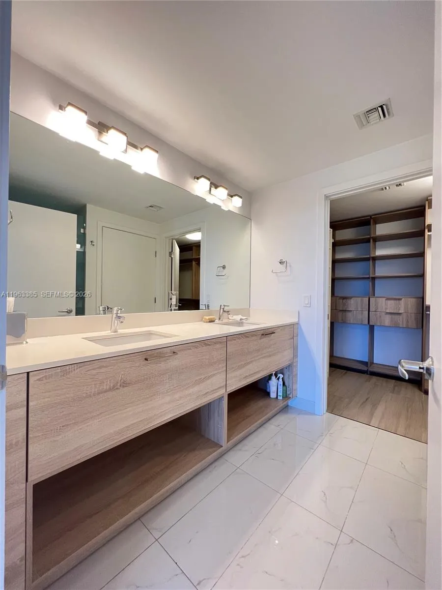 16385 Biscayne Blvd #607 North Miami Beach, FL 33160