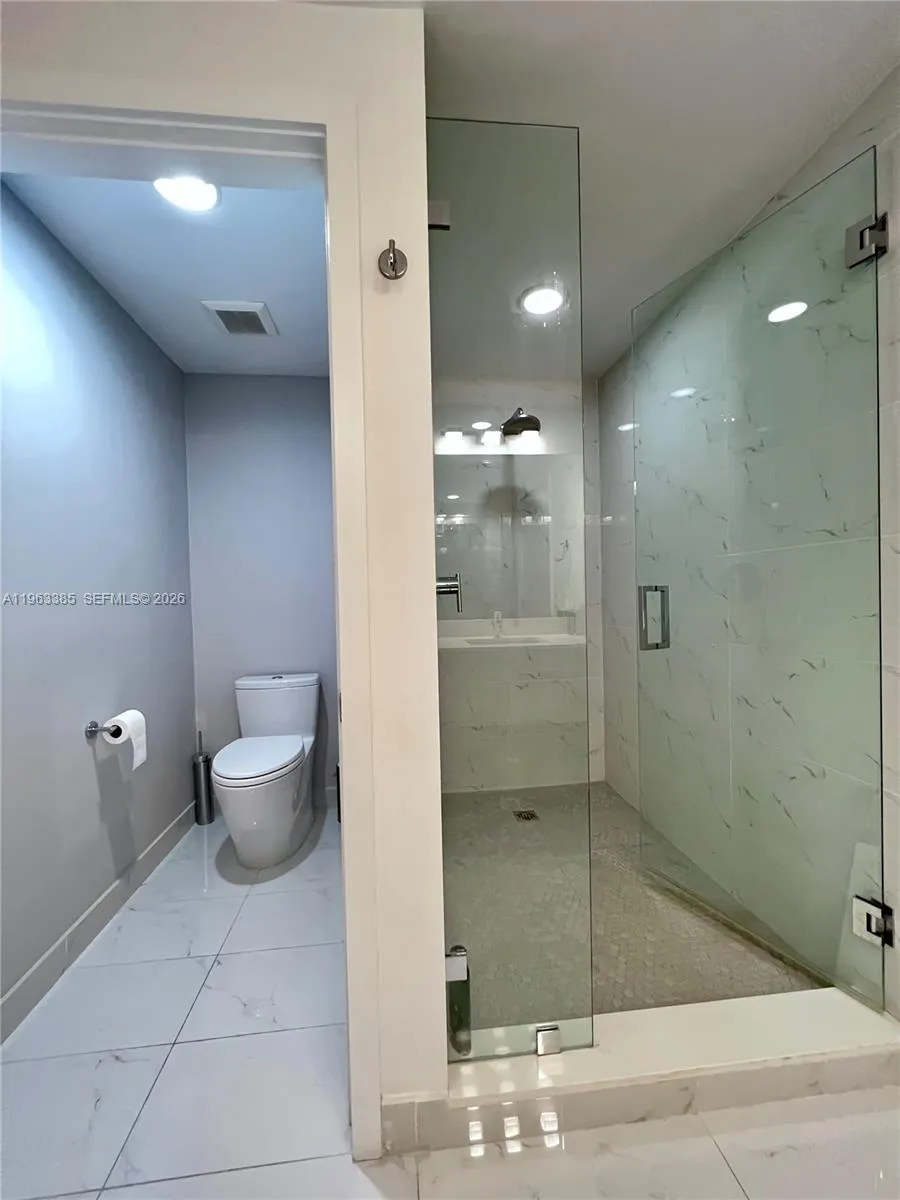 16385 Biscayne Blvd #607 North Miami Beach, FL 33160