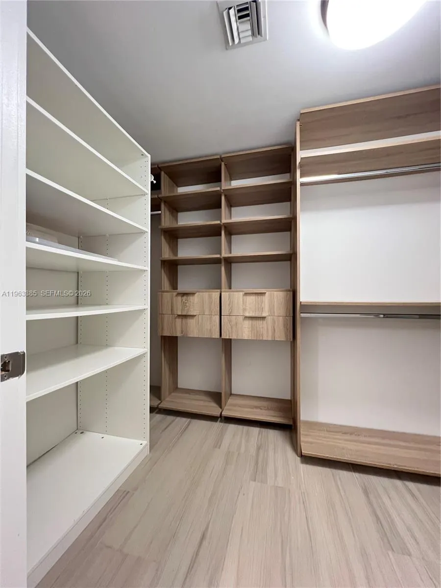 16385 Biscayne Blvd #607 North Miami Beach, FL 33160