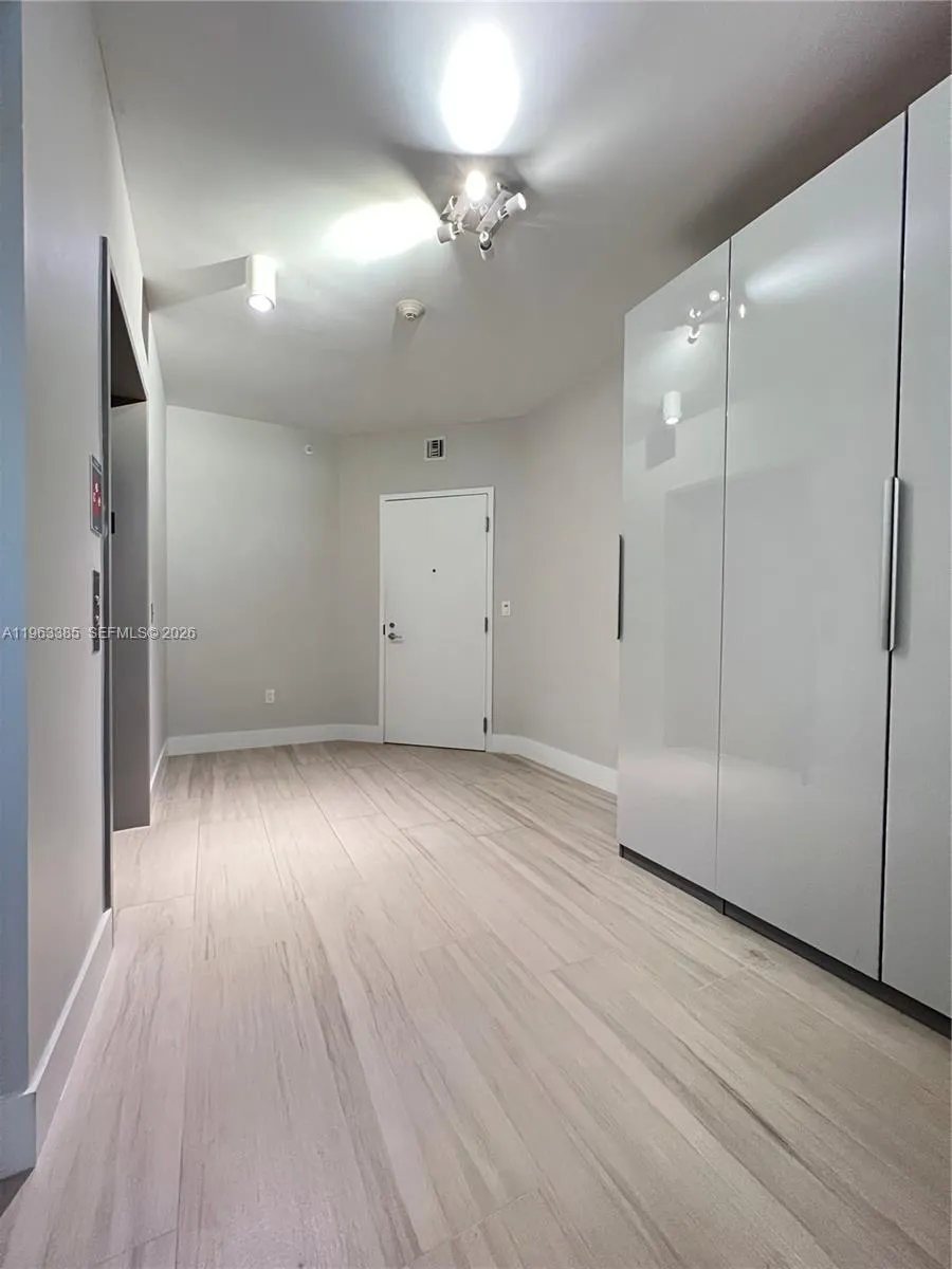 16385 Biscayne Blvd #607 North Miami Beach, FL 33160