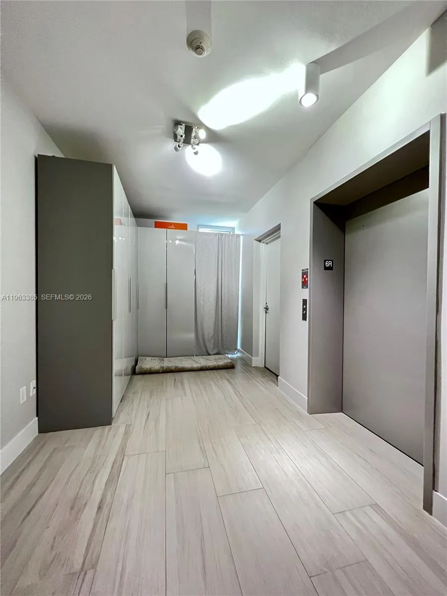 16385 Biscayne Blvd #607 North Miami Beach, FL 33160