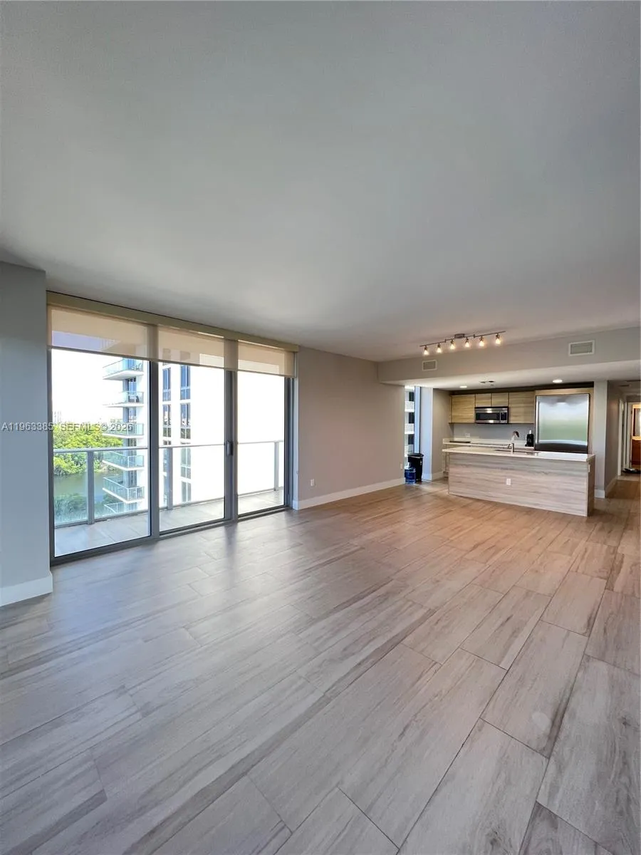 16385 Biscayne Blvd #607 North Miami Beach, FL 33160