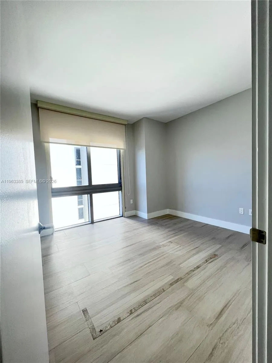 16385 Biscayne Blvd #607 North Miami Beach, FL 33160