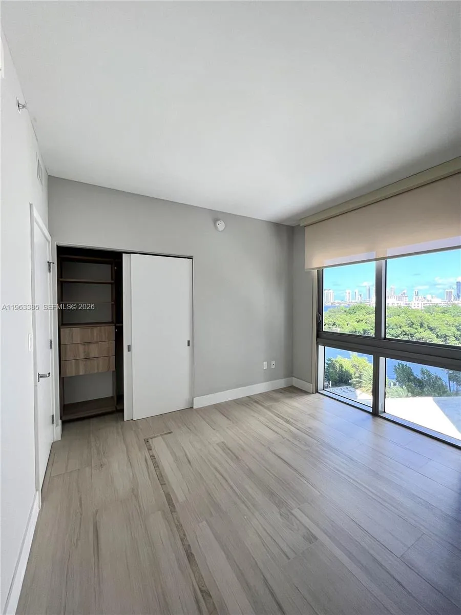 16385 Biscayne Blvd #607 North Miami Beach, FL 33160