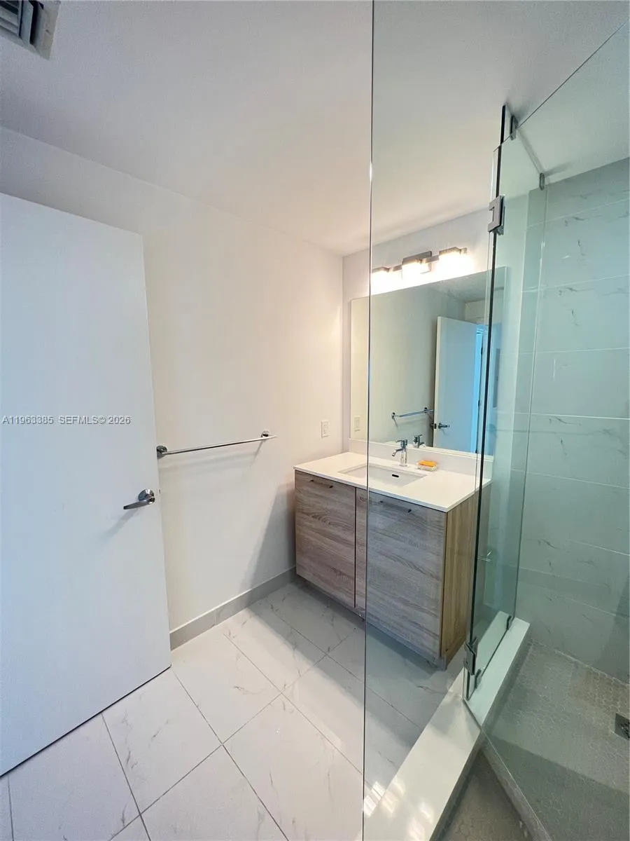 16385 Biscayne Blvd #607 North Miami Beach, FL 33160