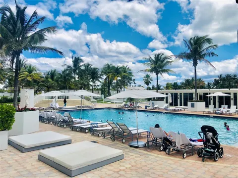 10275 Collins Ave #427