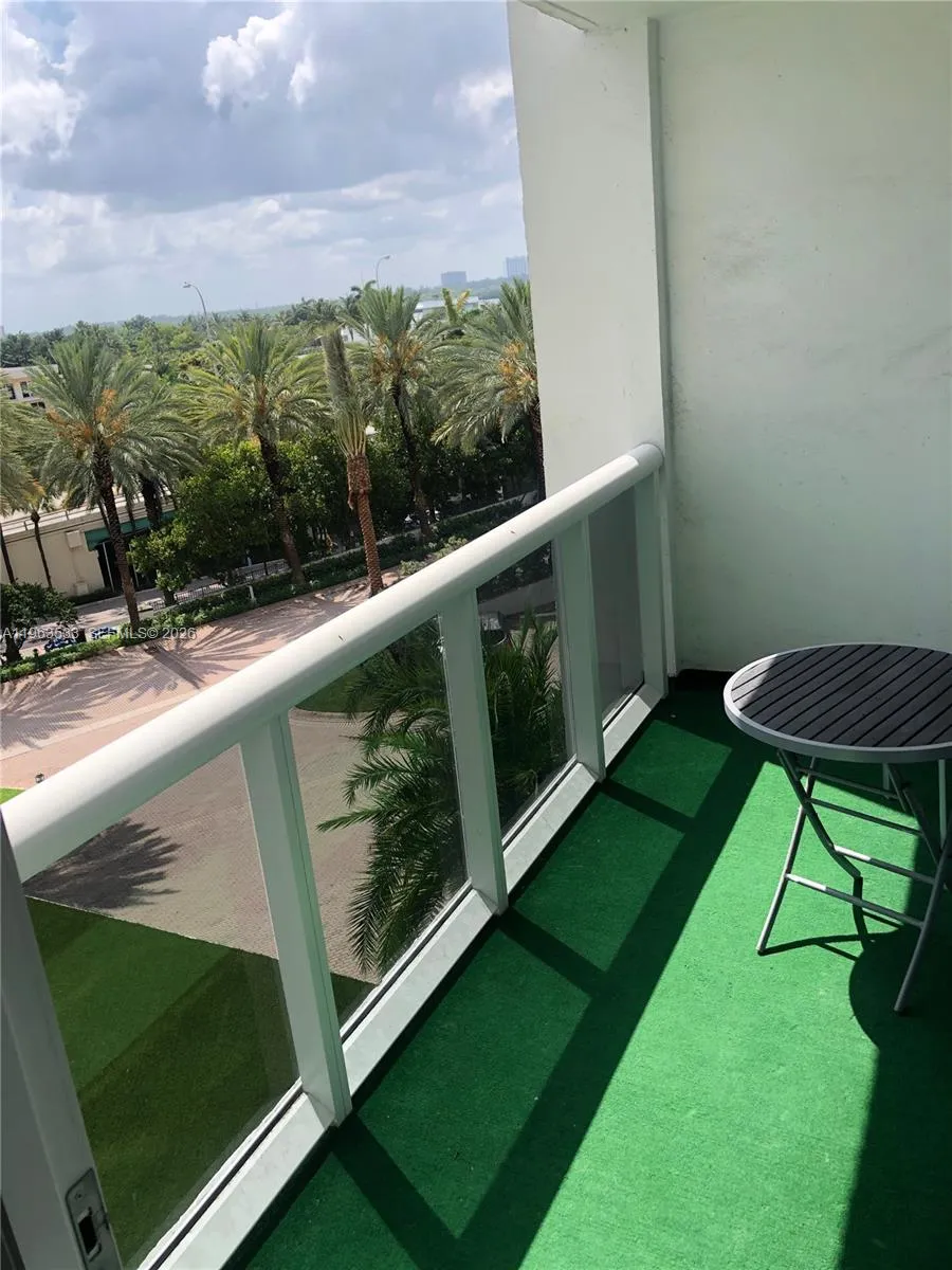 10275 Collins Ave #427 Bal Harbour, FL 33154