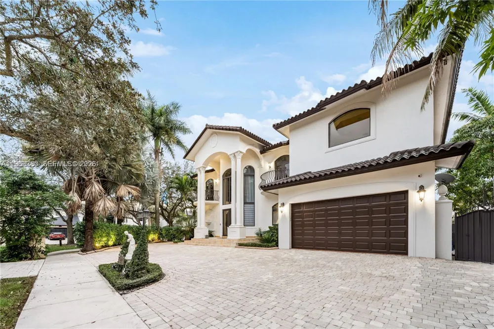 8200 NW 163rd St Miami Lakes, FL 33016