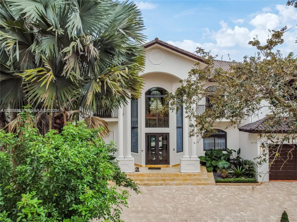 8200 NW 163rd St Miami Lakes, FL 33016