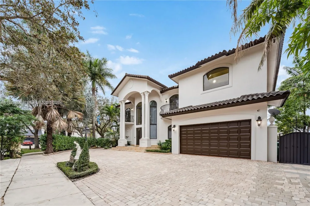 8200 NW 163rd St Miami Lakes, FL 33016