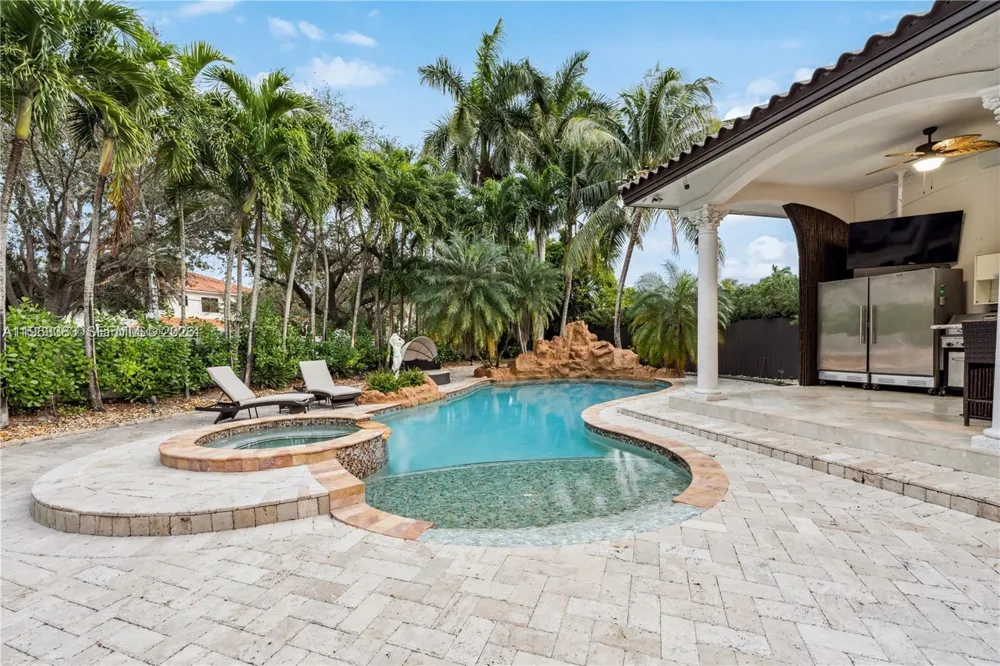 8200 NW 163rd St Miami Lakes, FL 33016