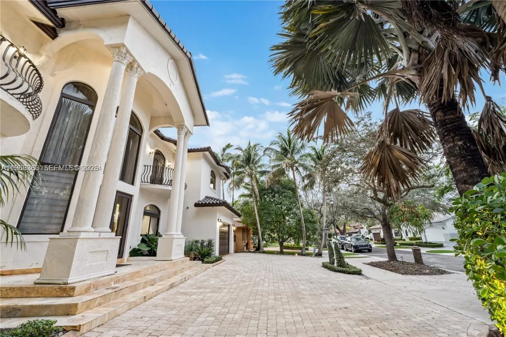 8200 NW 163rd St Miami Lakes, FL 33016