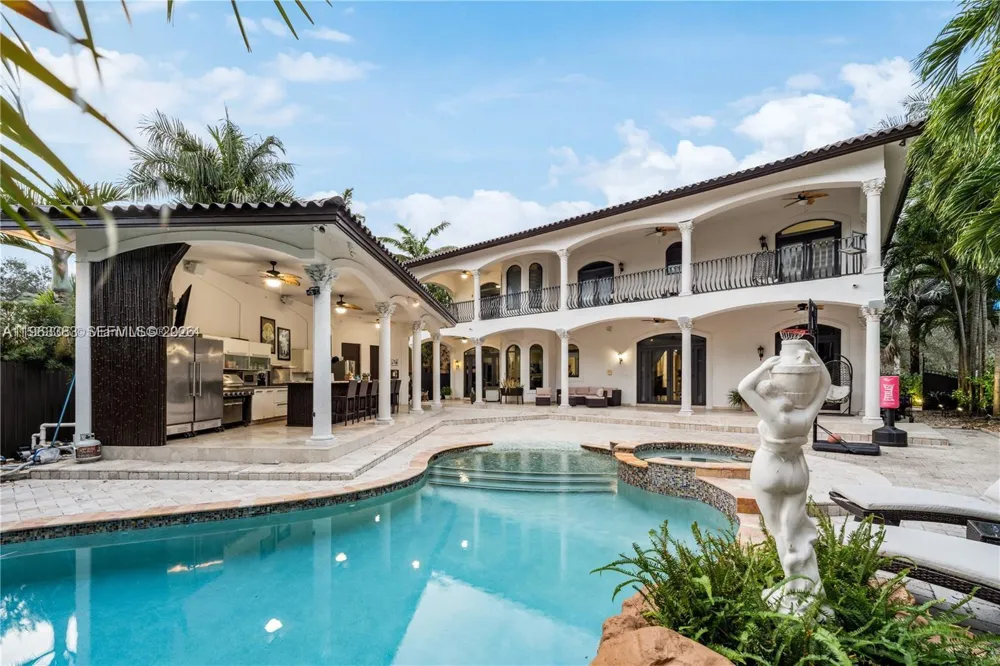 8200 NW 163rd St Miami Lakes, FL 33016