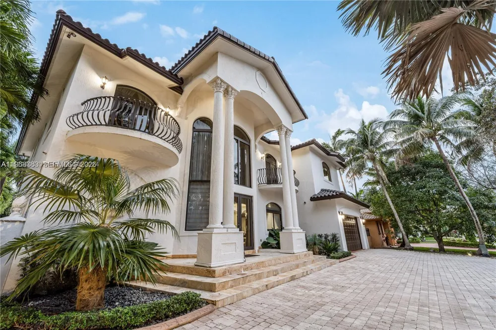 8200 NW 163rd St Miami Lakes, FL 33016