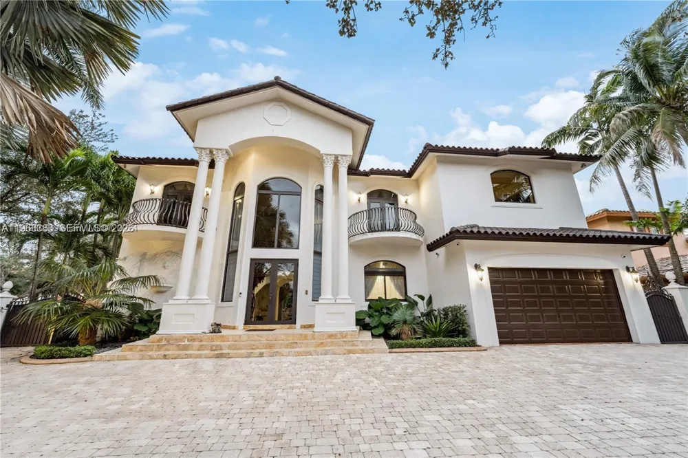 8200 NW 163rd St Miami Lakes, FL 33016