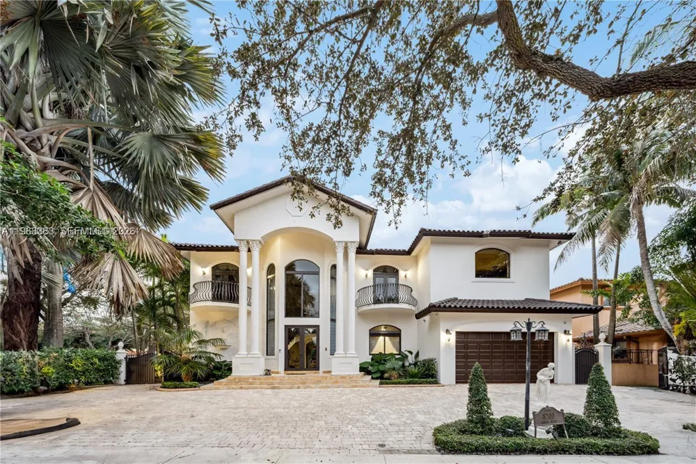 8200 NW 163rd St Miami Lakes, FL 33016