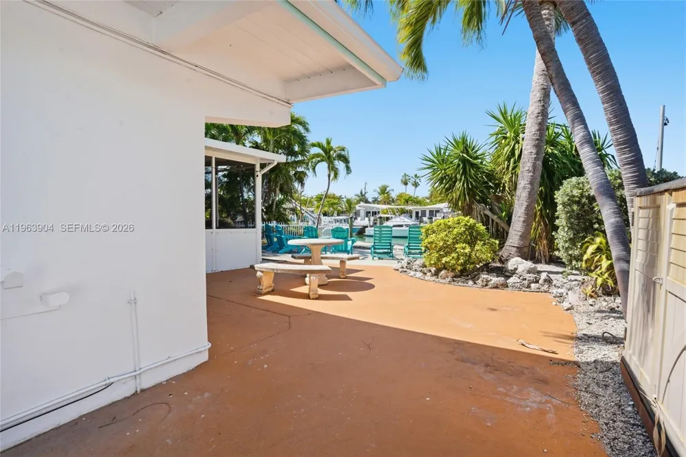 151 10th St Key Colony, FL 33051