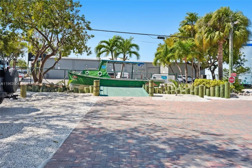 151 10th St Key Colony, FL 33051