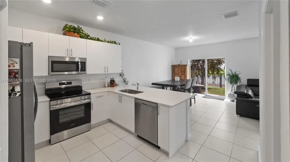 5544 NW 27th Pl Lauderhill, FL 33313