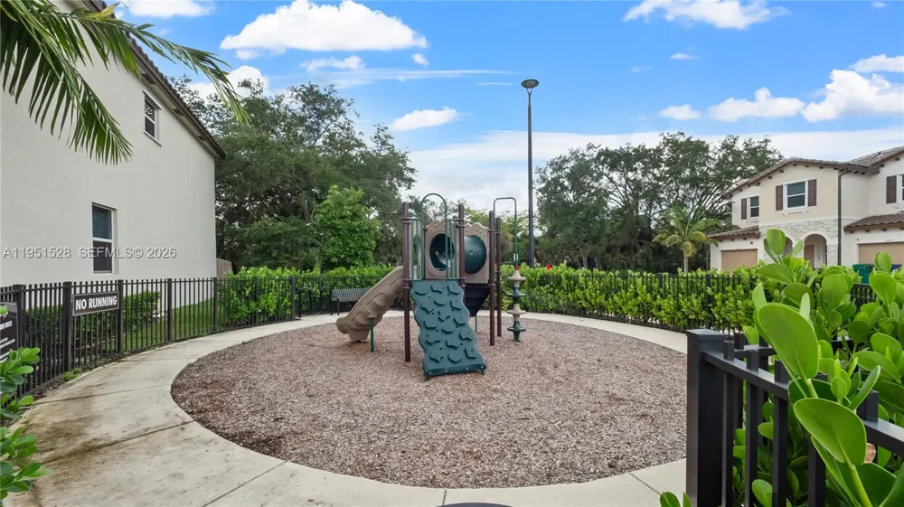 5544 NW 27th Pl Lauderhill, FL 33313