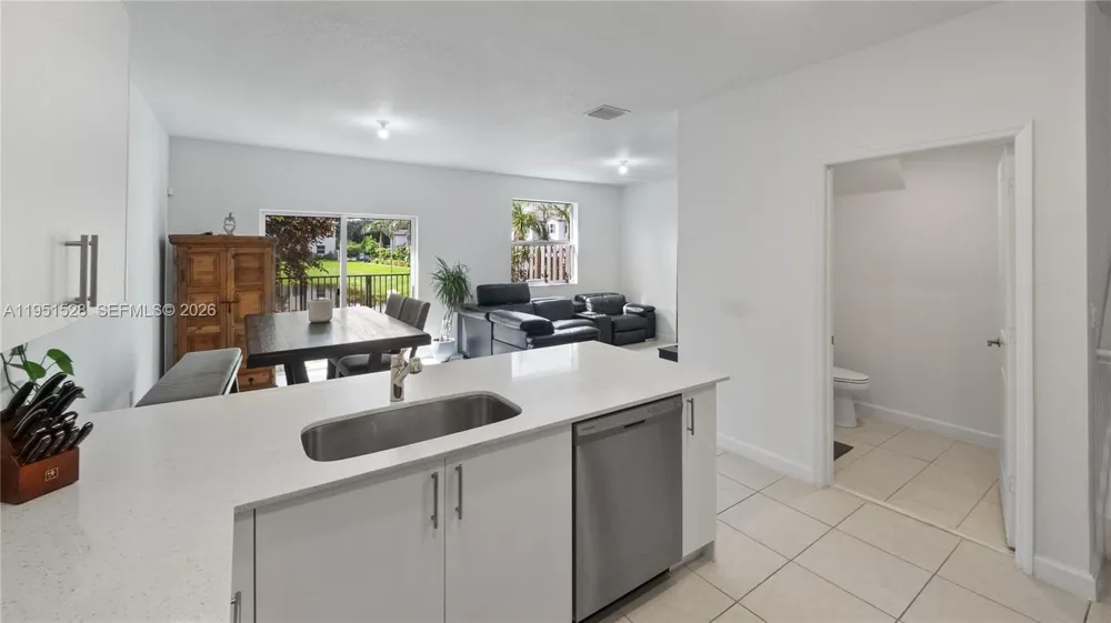 5544 NW 27th Pl Lauderhill, FL 33313
